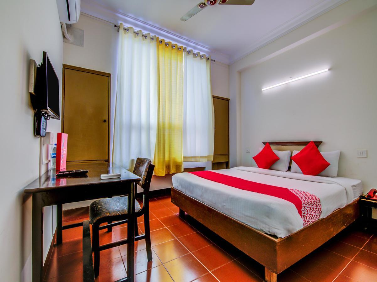 Hotel Golden Gates Bangalore Esterno foto