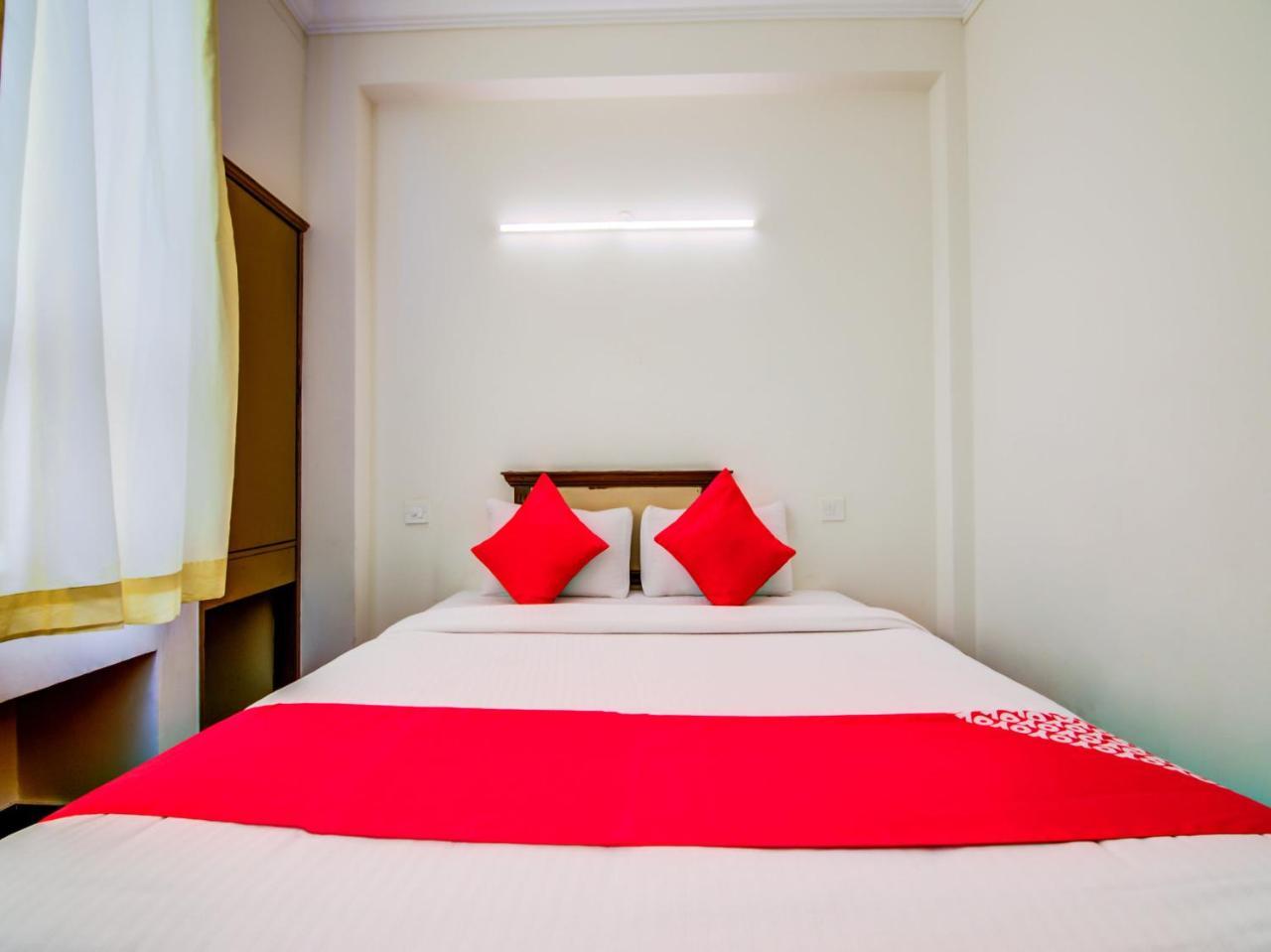 Hotel Golden Gates Bangalore Esterno foto