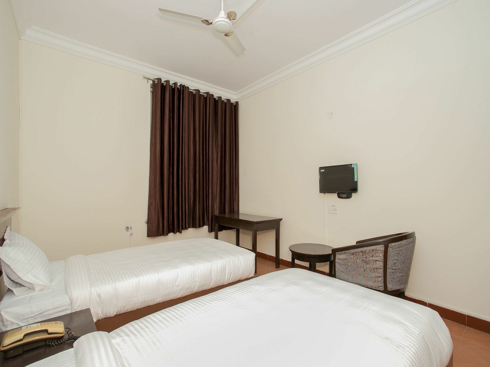 Hotel Golden Gates Bangalore Esterno foto