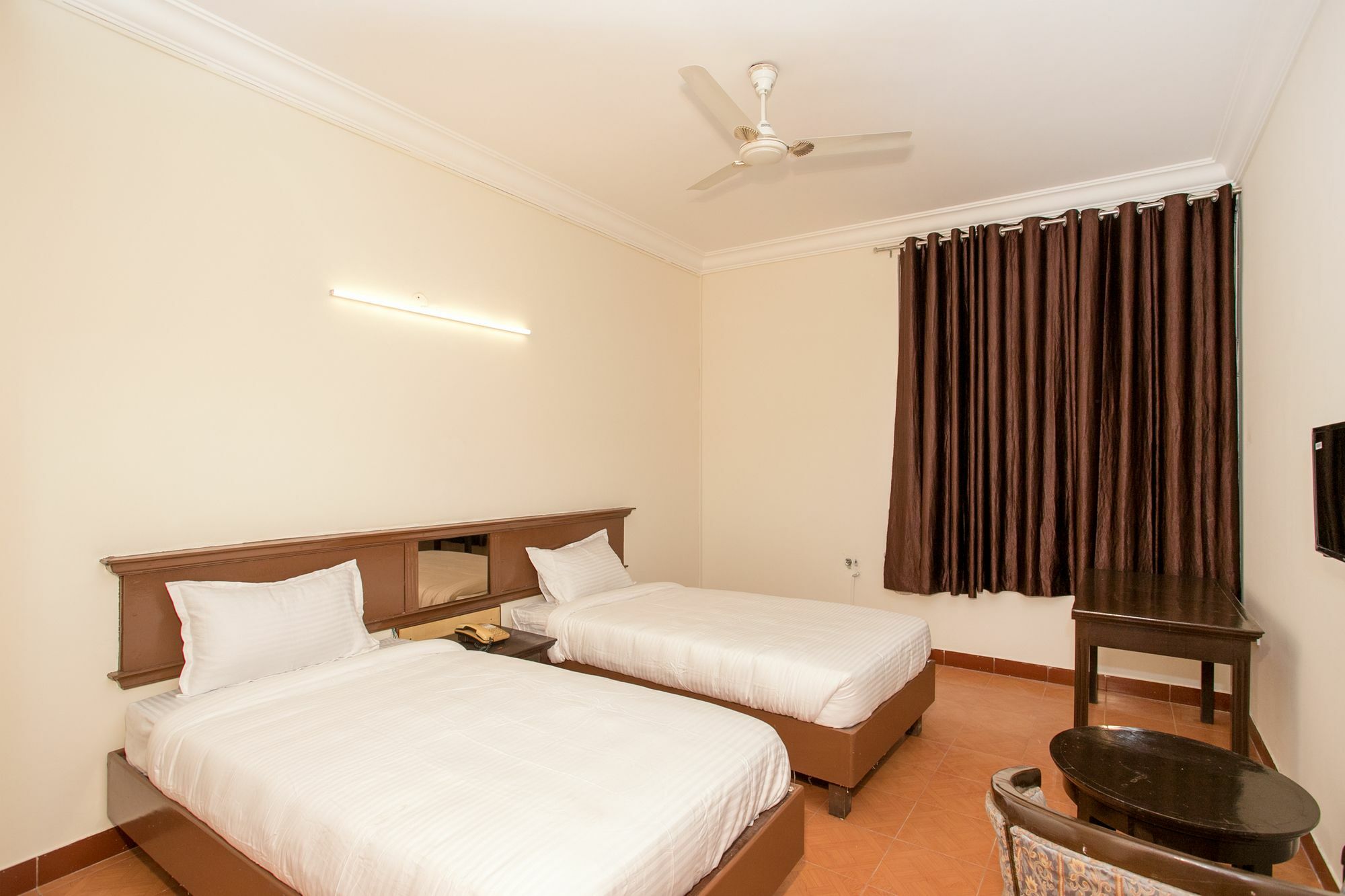 Hotel Golden Gates Bangalore Esterno foto