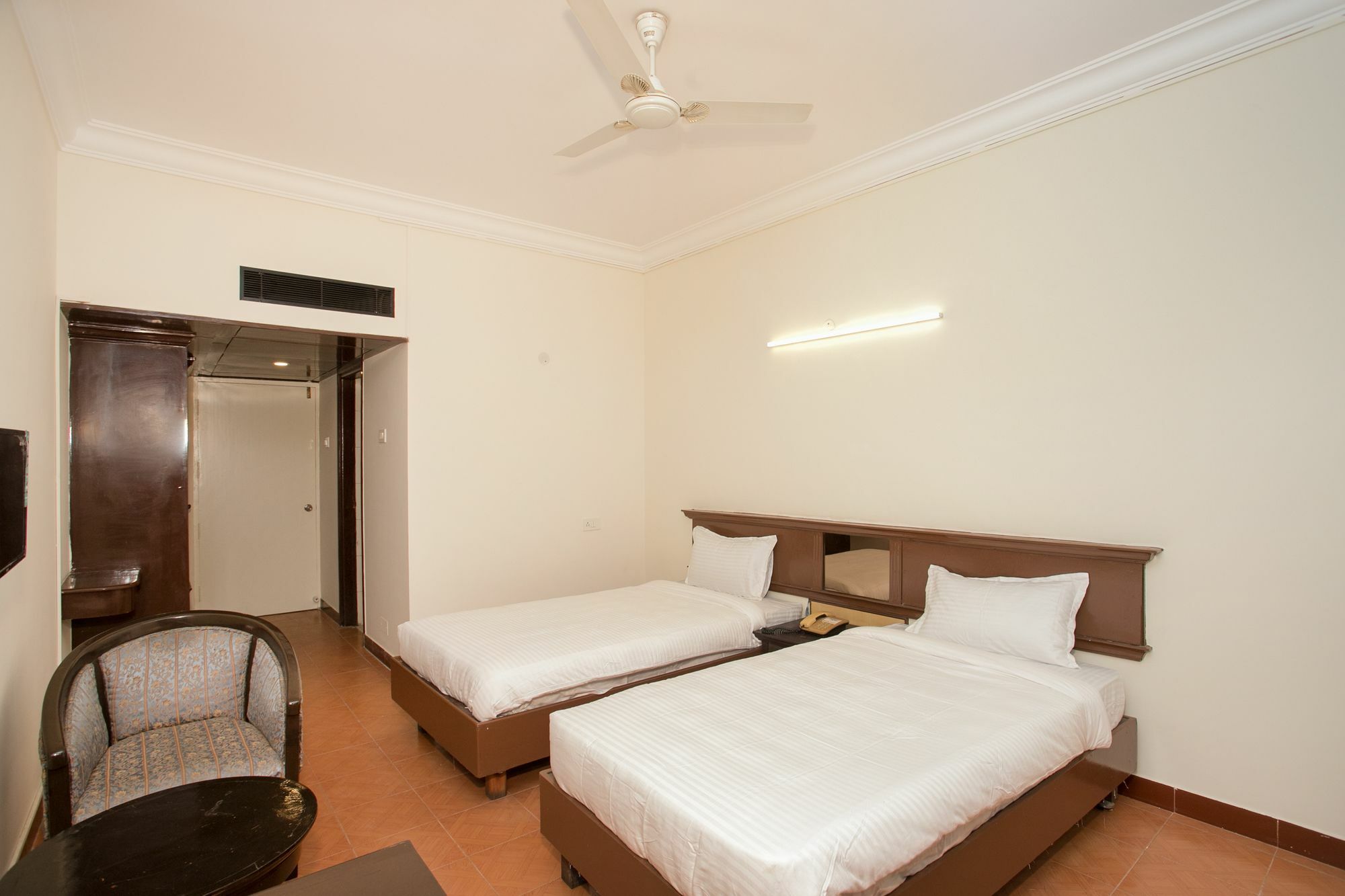 Hotel Golden Gates Bangalore Esterno foto